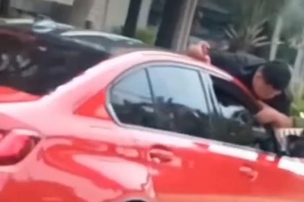 Insiden Pria Nemplok Mobil di Jakarta Barat Menjadi Sorotan