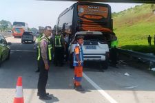 Kecelakaan di Tol Semarang-Batang: Mobil Xpander Tabrak Bus, Empat Korban Terluka
